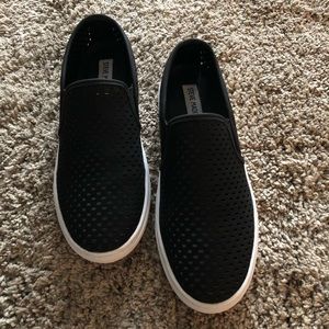 Steve Madden slip on sneaker